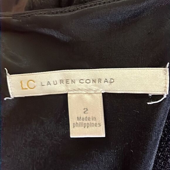 LAUREN CONRAD | Black Flocked Dot Short Sleeve Dress - Size 2 - Picture 6 of 8